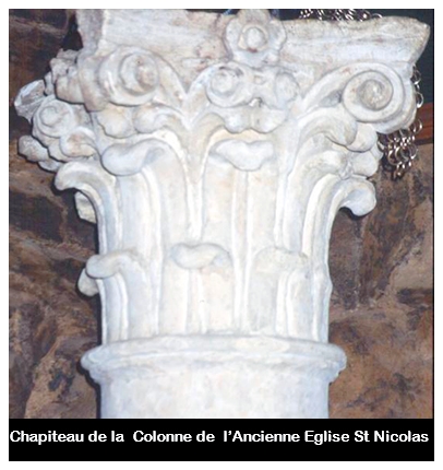 Un chapiteau et quatre belles colonnes corinthiennes dont une encore visible dans une maison de La Gacilly