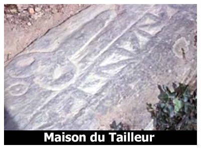 MAISON DU TAILLEUR Un tailleur d’habits vivait dans ce village en 1710; sur une pierre qui a dû être un haut de fenêtre et qui est devenue l’appui d’une fenêtre, sont gravés une paire de ciseaux et un dé à coudre. Cette pierre est encore visible actuellement dans une des ruines du village. Enfin, pour en terminer avec ce village, il faut signaler qu’une hache polie du néolithique a été trouvée entre la Glouzie et Buhan.